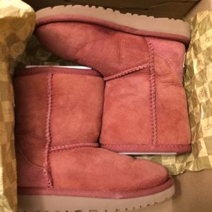 Girls UGG Boots (Maroon/Wine)